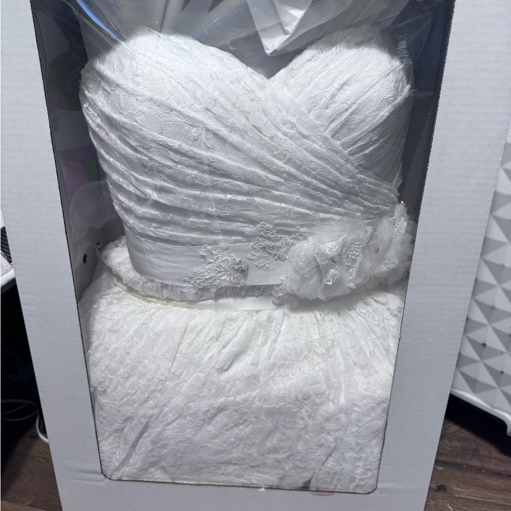 Elegant White Lace Wedding Dress